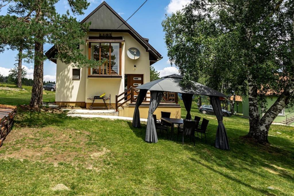 Maison Alana Divcibare Exterior photo